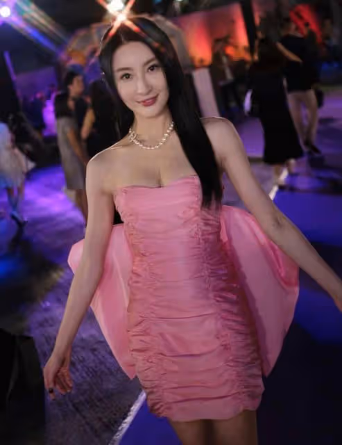 激動!TVB花旦將與內地男星合拍新劇!手抱鮮花極興奮!關係不一般