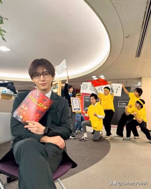 日本97萬票選國寶級帥哥,他出道20年每年上榜!