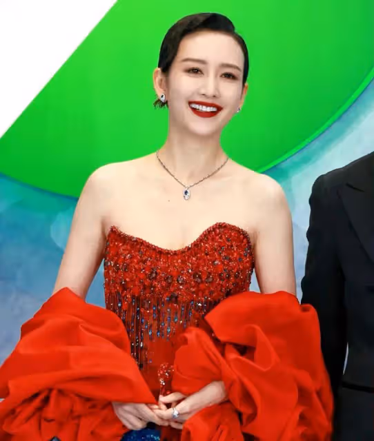 白玉蘭紅毯：劉亦菲不如唐嫣美，王鷗土味十足，周迅直接素顏上陣