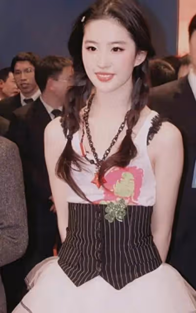 劉亦菲前後10年對比照，真女神再次實錘！風格雖大變，容顏卻未改