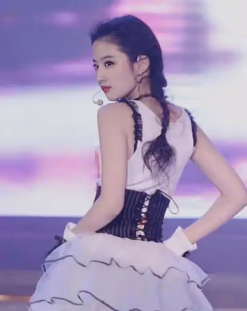 劉亦菲前後10年對比照，真女神再次實錘！風格雖大變，容顏卻未改