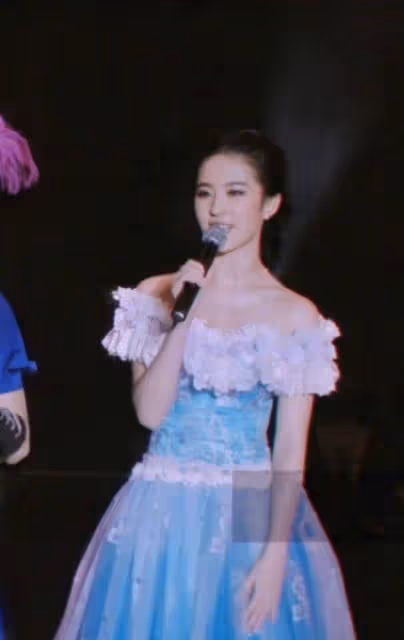 劉亦菲前後10年對比照，真女神再次實錘！風格雖大變，容顏卻未改