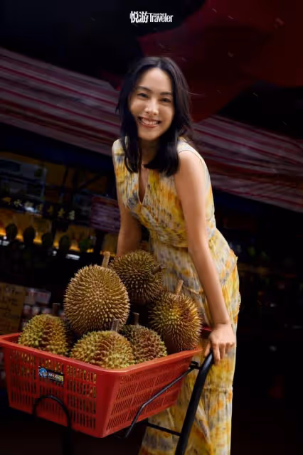 梁洛施再登封面！35歲穿抹胸仍有九頭身和高級臉，李澤楷為何不娶