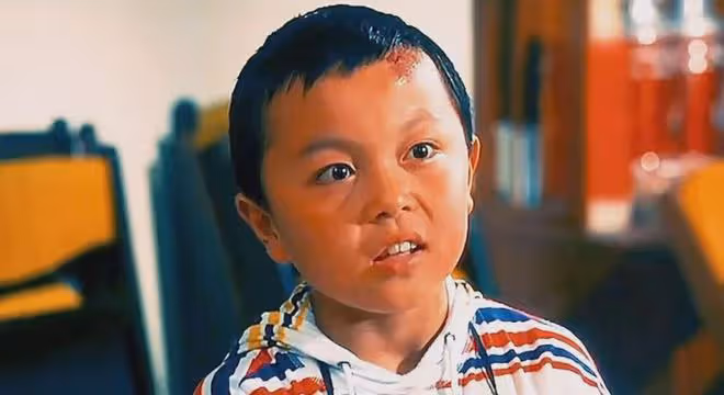 3歲拿大刀砍人，9歲騎在李連杰脖子上的小童星，現在怎麼樣了？