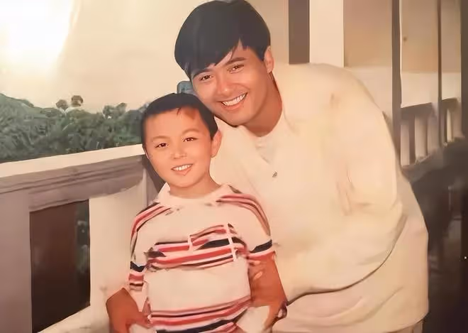 3歲拿大刀砍人，9歲騎在李連杰脖子上的小童星，現在怎麼樣了？