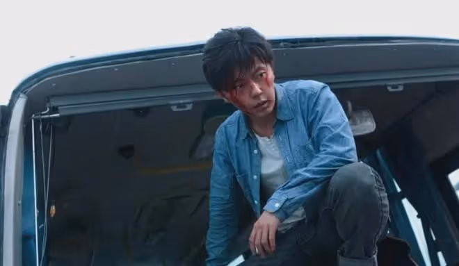 3歲拿大刀砍人，9歲騎在李連杰脖子上的小童星，現在怎麼樣了？