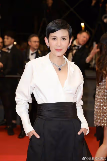 知名港星吳君如現身活動，自曝女兒進酒吧被拒，原因讓人太意外