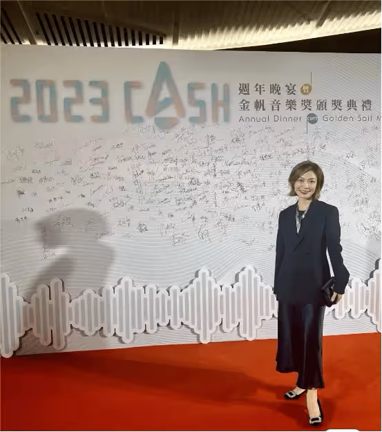 內地翻紅女歌手，被爆與TVB前高層車內激吻，曾是《星光大道》年度冠軍