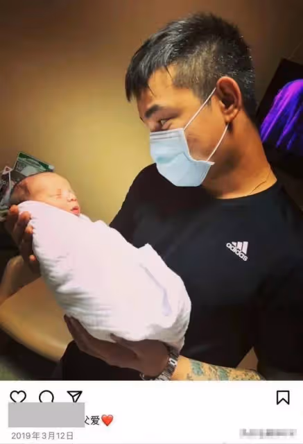 唐鶴德被曝有新歡還代孕,與新男友和兒子住在張國榮家裡