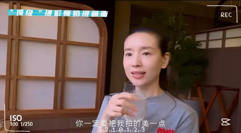 董潔和頂頂日本度假,頂頂顏值優越似張凌赫,竟說董潔本來就不美