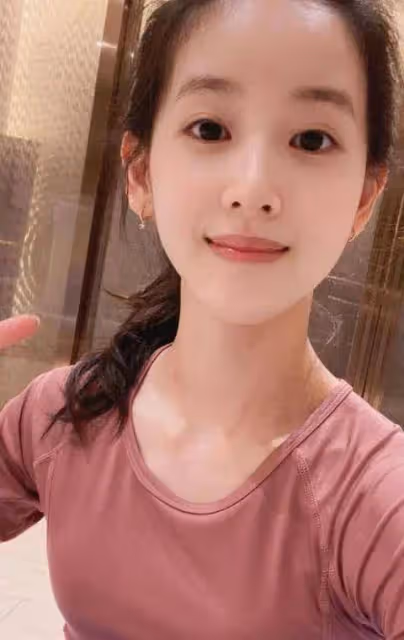 京東老闆娘章澤天扎麻花辮看歐洲杯！奶茶妹妹美爆了