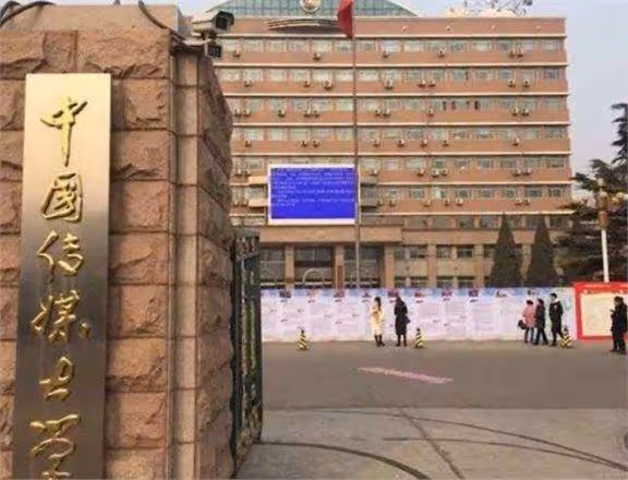 董卿接班人李七月,已然邁向另一條道路