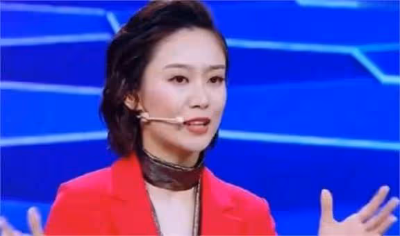 董卿接班人李七月,已然邁向另一條道路