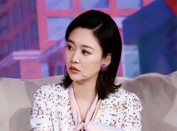 董卿接班人李七月,已然邁向另一條道路