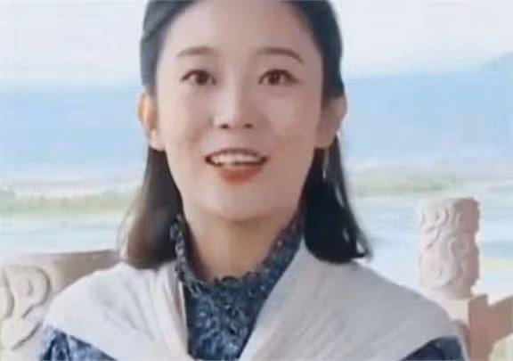 董卿接班人李七月,已然邁向另一條道路
