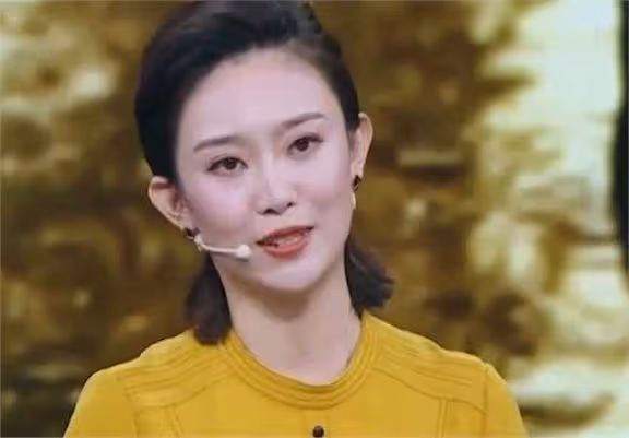 董卿接班人李七月,已然邁向另一條道路