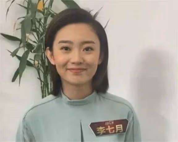 董卿接班人李七月,已然邁向另一條道路