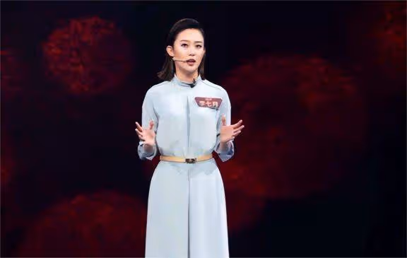 董卿接班人李七月,已然邁向另一條道路