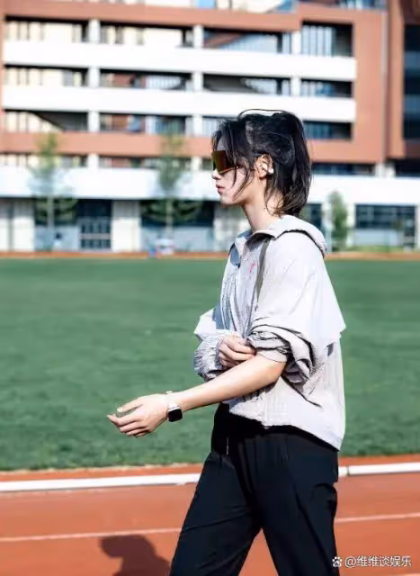 田徑女神的另一面!夏思凝生活照大曝光,膚白貌美如此迷人?