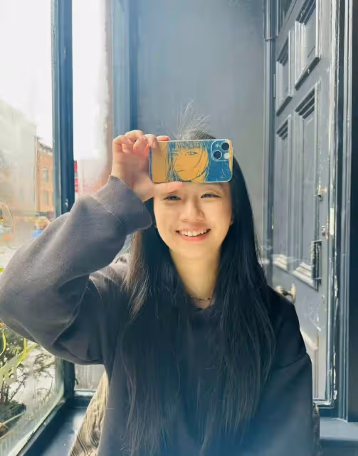 小彩旗曬英國大學畢業照,容貌大變嚇壞網友!爸爸和弟弟罕見現身