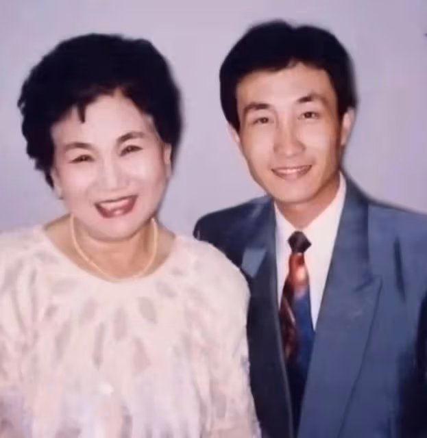 趙麗蓉老師逝世24周年,昔日搭檔鞏漢林發文懷念,令人淚目