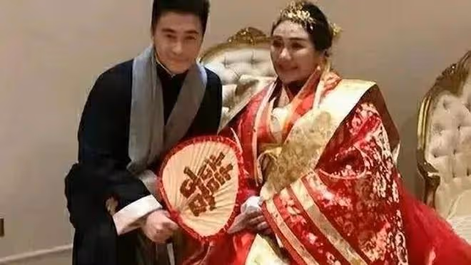 何超盈又瘦了好多,發文感謝港樂團,和郭晶晶同桌吃飯合影