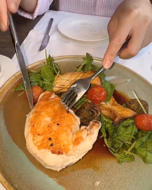 汪小菲在瑞士開跑車帶小梅兜風,夫妻互喂食物秀恩愛