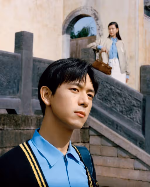李現談完「成人式戀愛」背起PRADA　典雅古村上演浪漫邂逅