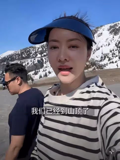 熊黛林曬雙胞胎女兒近照,姐妹倆露齒笑一模一樣,越長越像爸爸