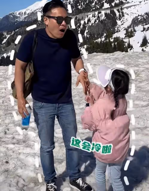 熊黛林曬雙胞胎女兒近照,姐妹倆露齒笑一模一樣,越長越像爸爸