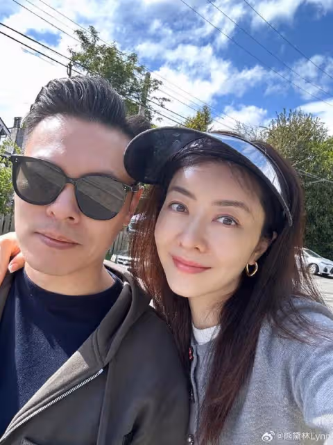 熊黛林曬雙胞胎女兒近照,姐妹倆露齒笑一模一樣,越長越像爸爸