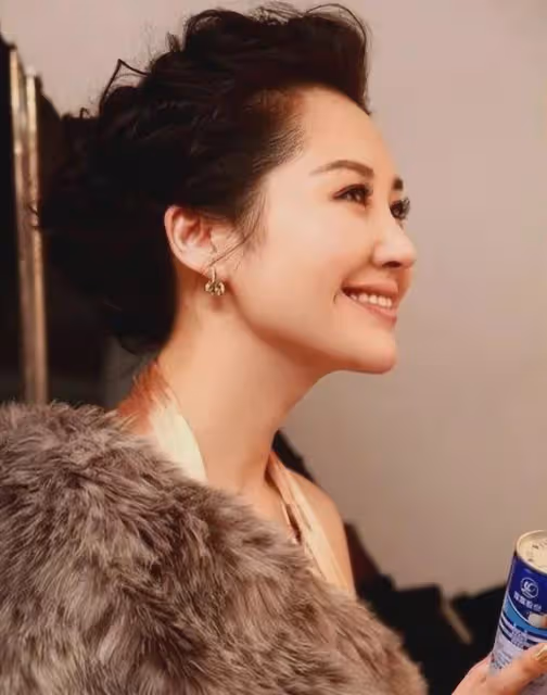 迷倒馮小剛,愛過王志文,55歲的許晴至今無人敢娶?