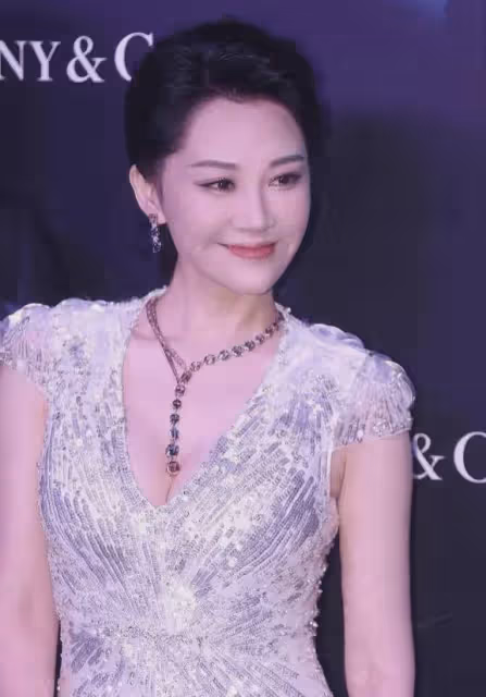 迷倒馮小剛,愛過王志文,55歲的許晴至今無人敢娶?