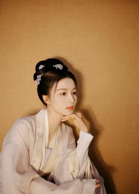 騰訊視頻全網獨播，張晚意領銜主演，女主膚白貌美太好看