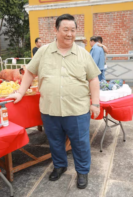 76歲港星秦煌獨居無依,窮到100塊都拿不出,曾拿400多萬幫女兒還債,卻慘遭拋棄