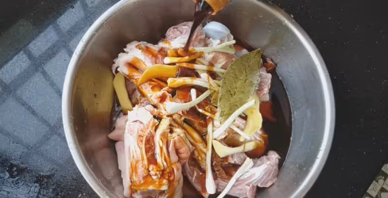 豬腳撲鼻香的懶人做法，軟爛脫骨口感好，一出鍋，大人小孩搶著吃