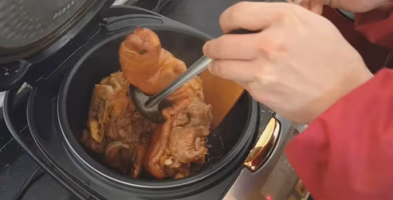 豬腳撲鼻香的懶人做法,軟爛脫骨口感好,一出鍋,大人小孩搶著吃