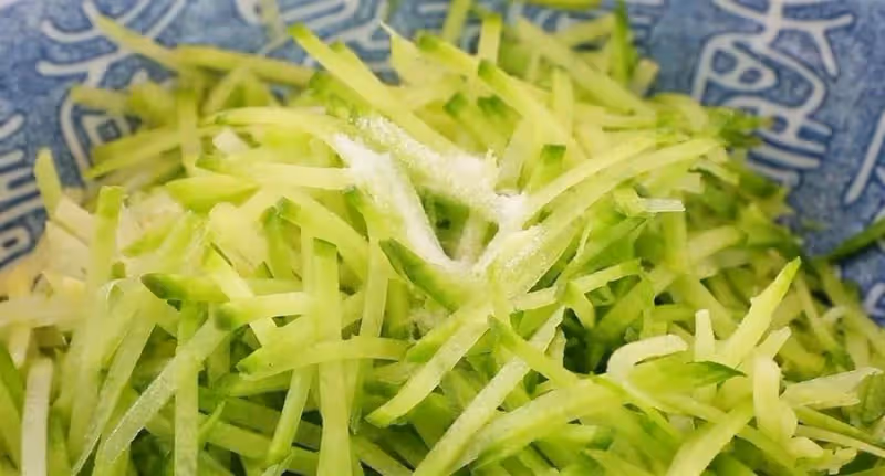 一個蘿蔔,兩個雞蛋,這樣做超好吃,皮薄大餡,香酥多汁比包子香
