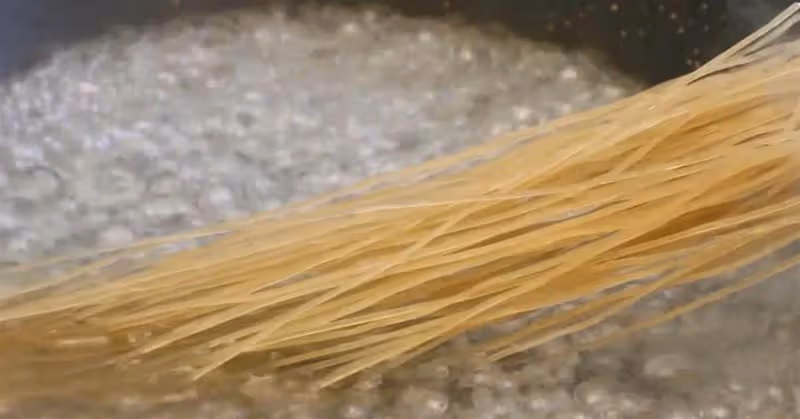 一個蘿蔔，兩個雞蛋，這樣做超好吃，皮薄大餡，香酥多汁比包子香