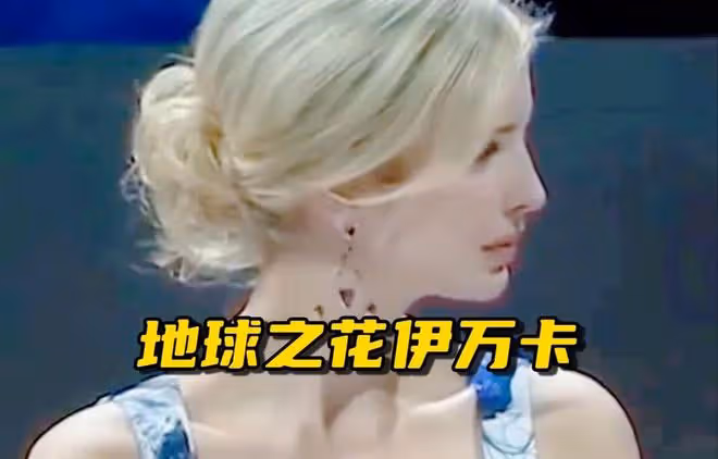 特朗普小女兒扛起大梁了！穿一身小香風迷你裙很女神，不輸伊萬卡