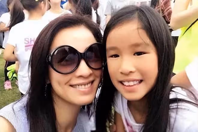 張庭夫婦傳銷風波後,女兒強勢出鏡:以前像猴子,現在咋這麼美?