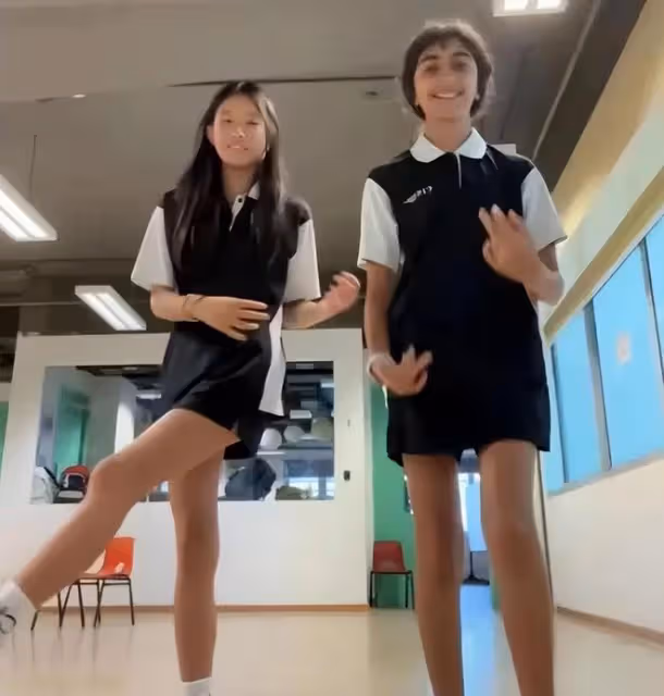 張庭夫婦傳銷風波後,女兒強勢出鏡:以前像猴子,現在咋這麼美?