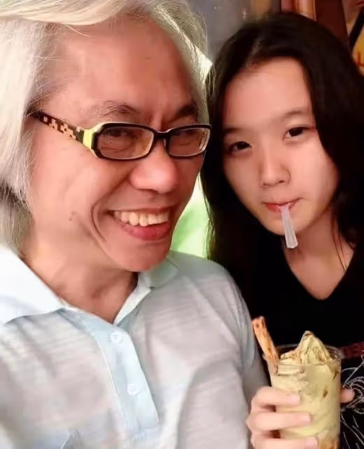 「爺孫戀」女主最新消息:被父親接回家奶奶不待見,很難與人溝通
