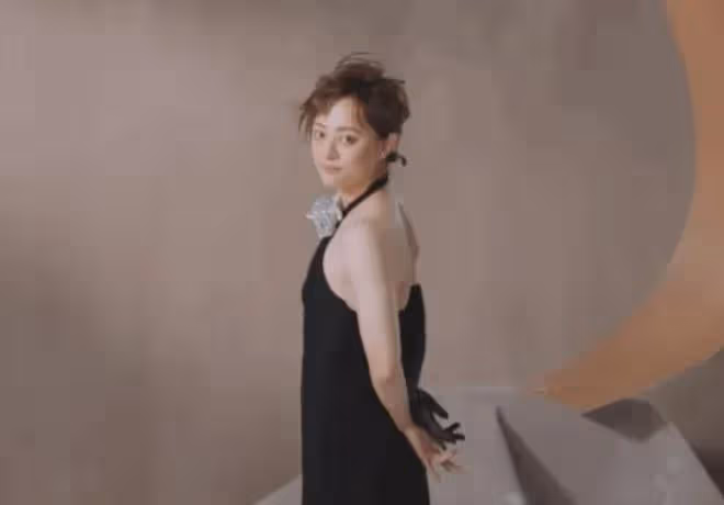 50歲鄭秀文被嘲沒女人味,讓人看到了女星的「身材尷尬」