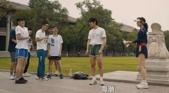 黃曉明新劇開播,46歲演大學生還被美女倒追,觀眾評論出奇一致