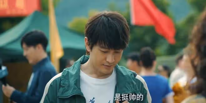 黃曉明新劇開播,46歲演大學生還被美女倒追,觀眾評論出奇一致