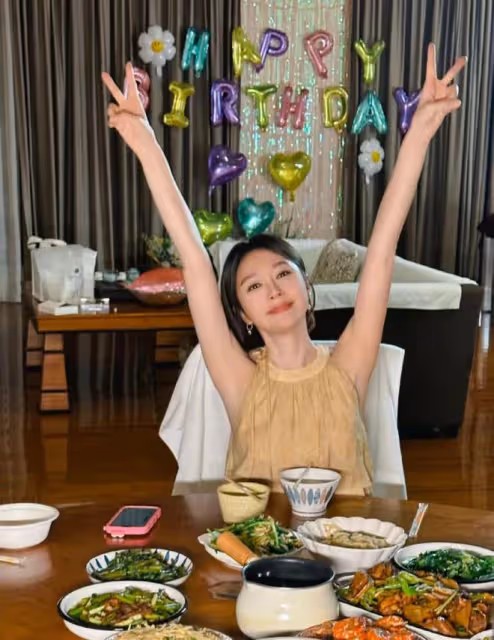 45歲秦嵐生日冷清,體現了娛樂圈世態炎涼,再被傳與魏大勛分手