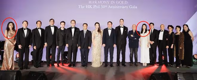 同樣是豪門名媛,42歲郭晶晶和33歲何超盈同框,差別一目了然