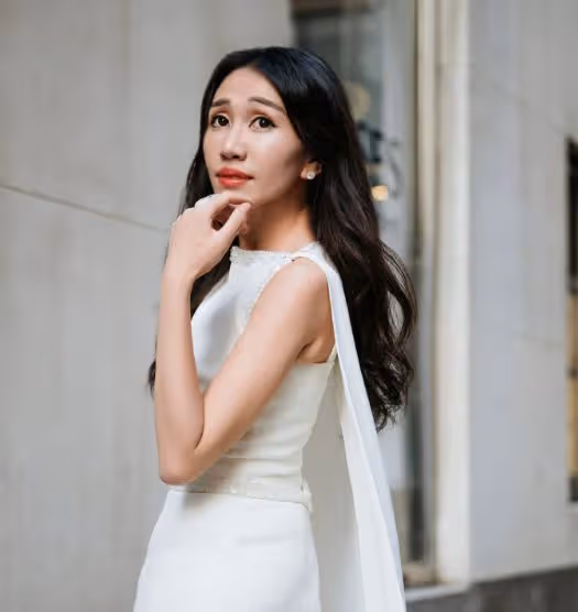 同樣是豪門名媛,42歲郭晶晶和33歲何超盈同框,差別一目了然