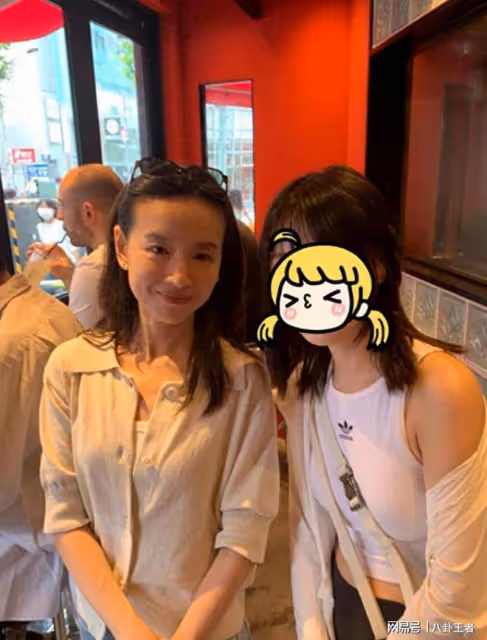 董潔和兒子日本度假!母子倆的相處像情侶,潘粵明看了都要說辣眼